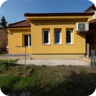 Családi házak