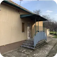 Családi házak